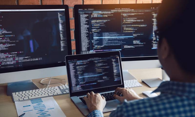 数据科学选型:R与Python如何赋能依安县网站建设?